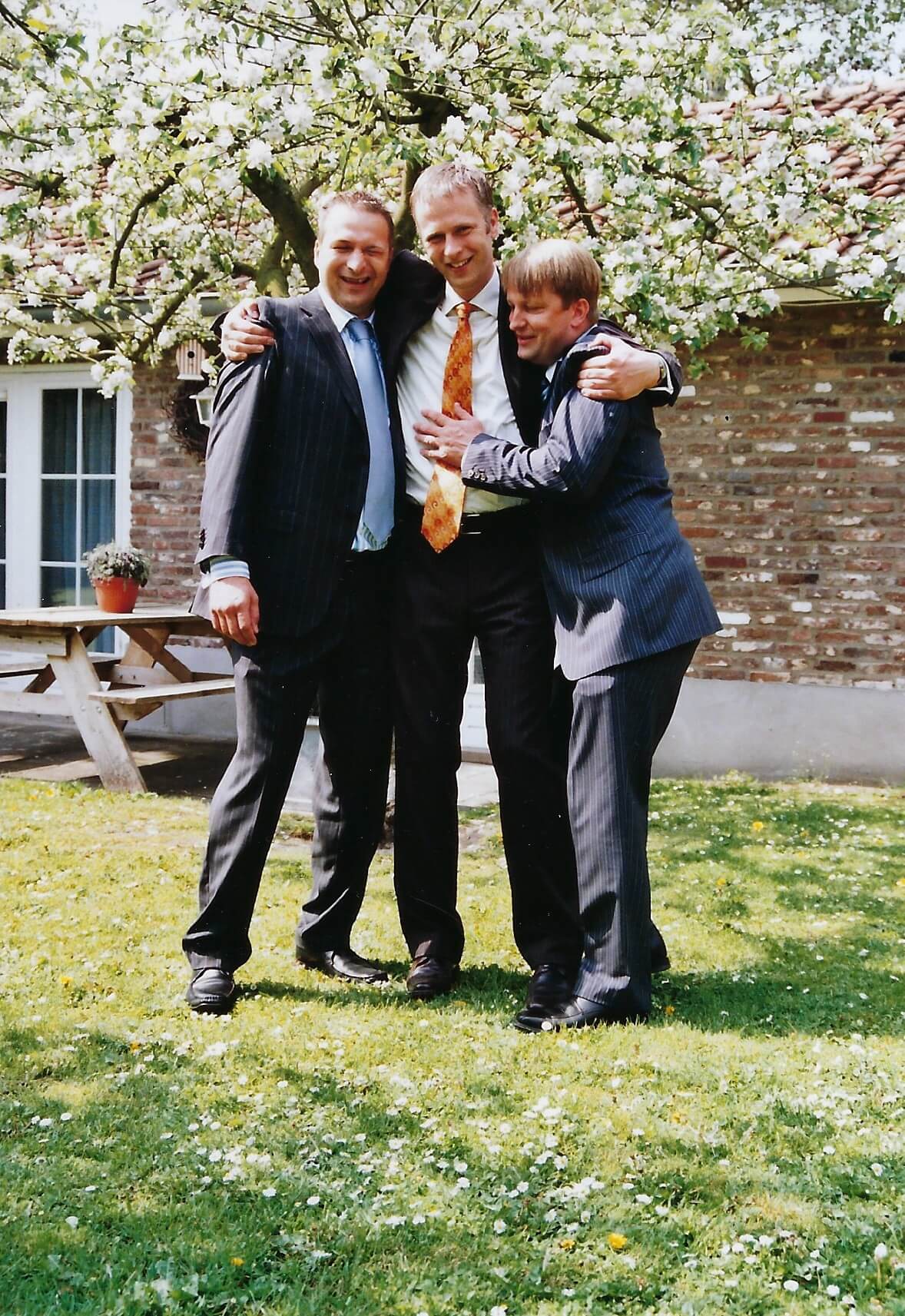 Drie zonen bij 40 jarig huwelijk rechts Camille en midden Vincent